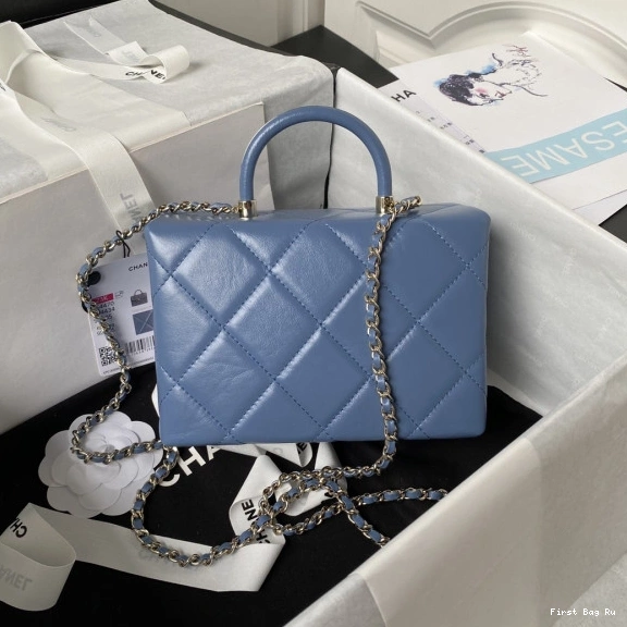First Bag Ru BOX BAG CHANEL SMALL 0724